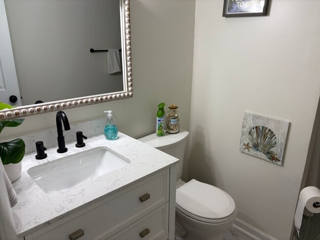 Building Photo - 2 Bedroom 2 Bath (+Bonus Bedoom) in Kill Devil Hills