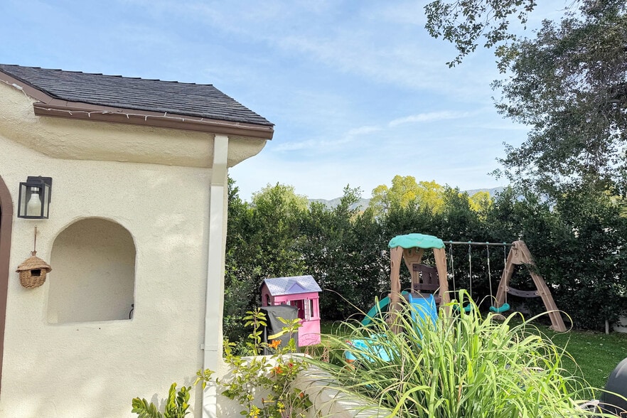 Building Photo - 1245 N Orchard Dr