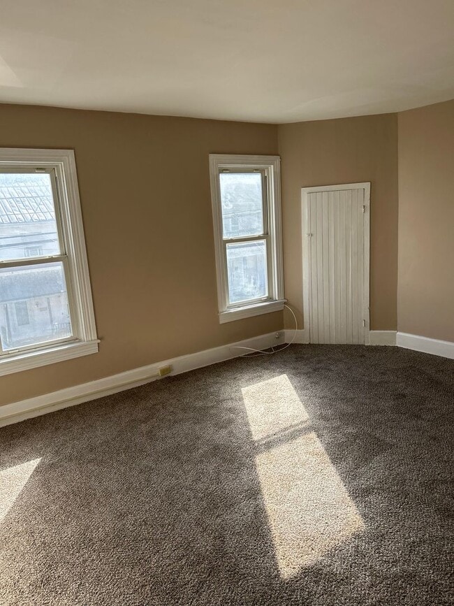 Building Photo - Stunning Home Located in Northeastern School District
