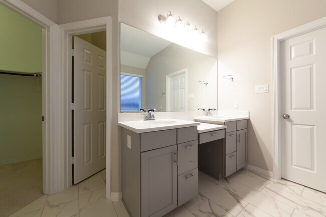 Building Photo - 22138 Grand Mist Dr