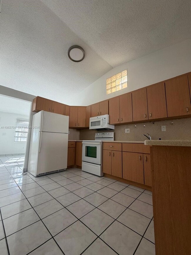 Building Photo - 5740 W 21st Ct