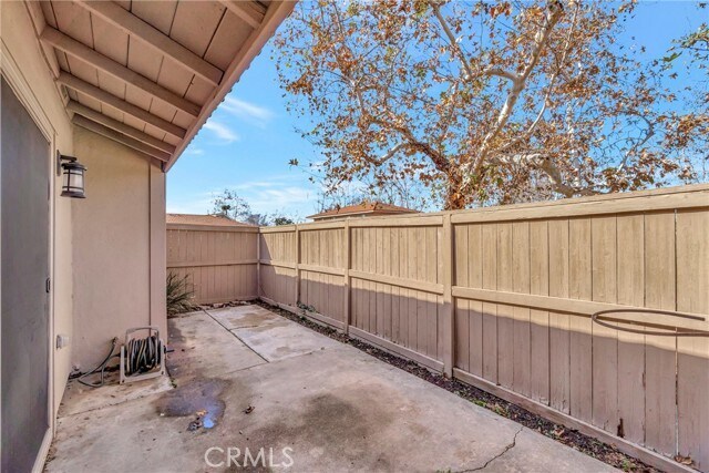 Building Photo - 2335 Dahlia Dr