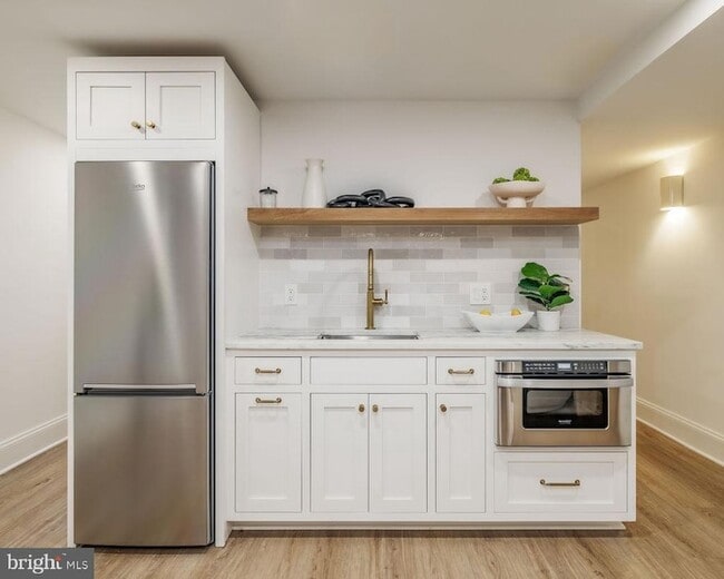 Building Photo - 2460 Ontario Rd NW