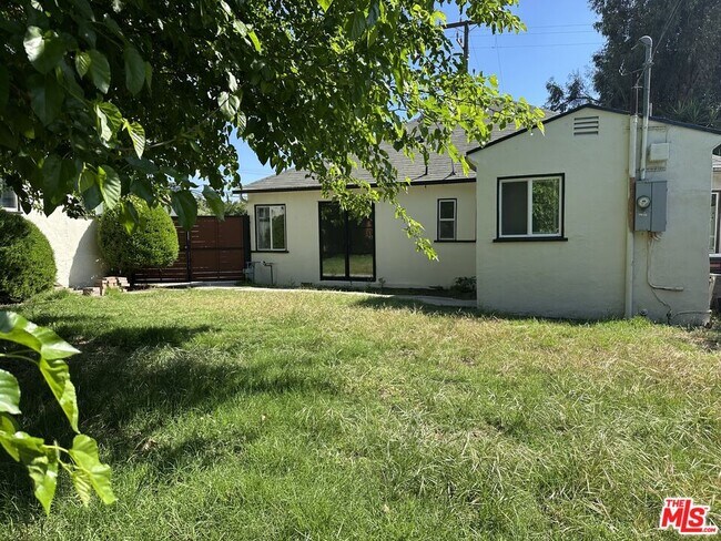 Building Photo - 4001 Chevy Chase Dr