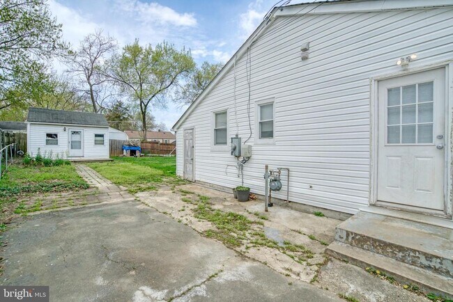 Building Photo - 5608 Tremont Dr