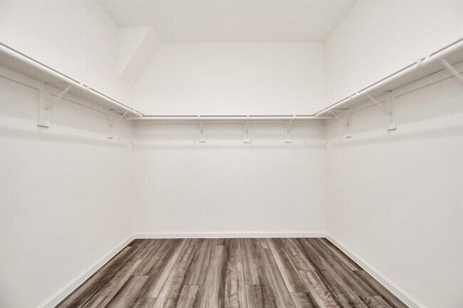 Building Photo - 7807 Royalwood Dr