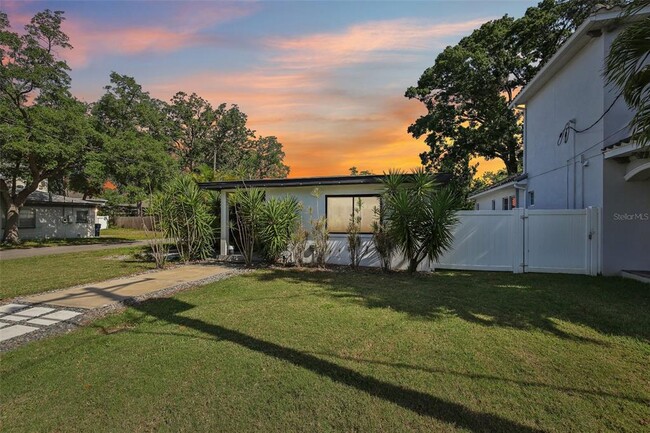 Building Photo - 3131 W Fielder St