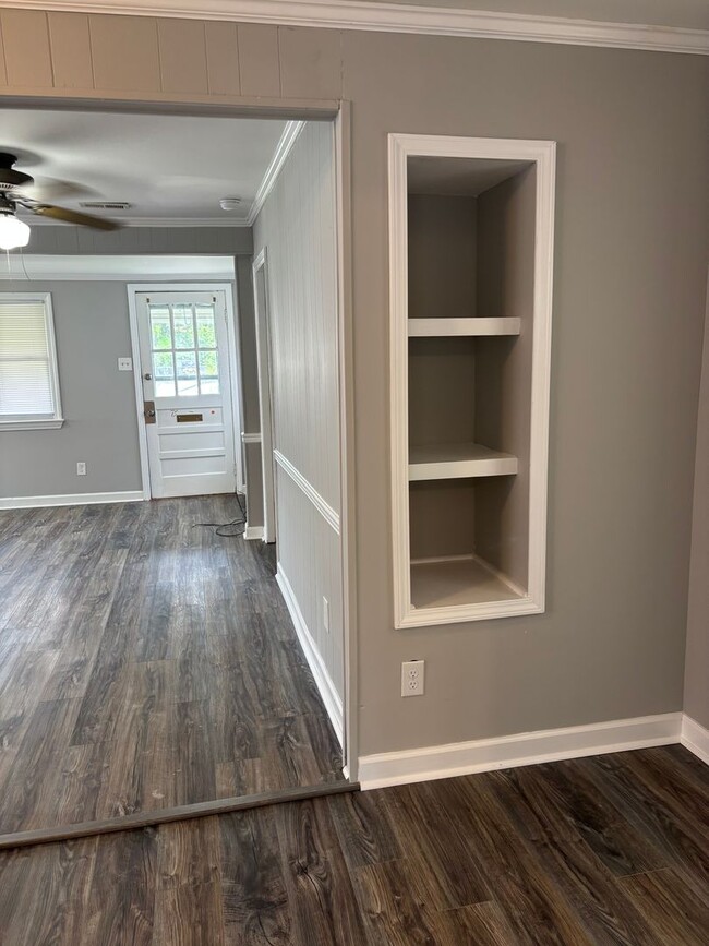 Building Photo - Cozy 2 Bedroom and 2 Baths