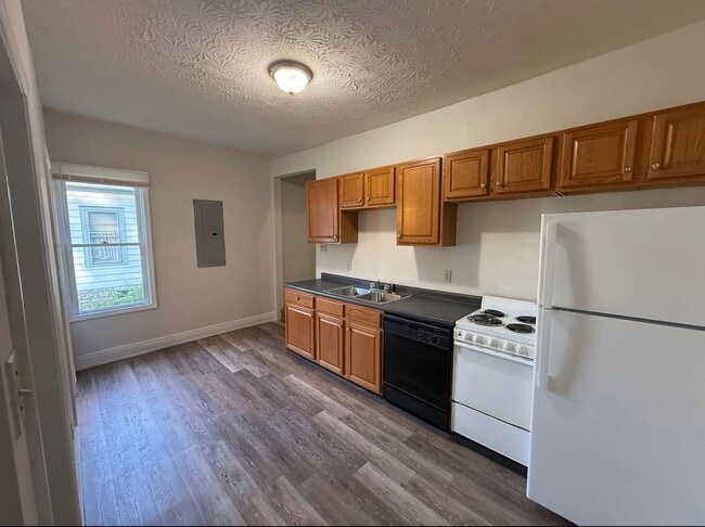 Building Photo - 329-1 Lexington Ave – 2 Bedroom Duplex wit...