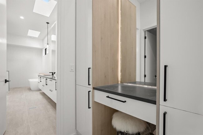 Building Photo - 2215 S 3rd St