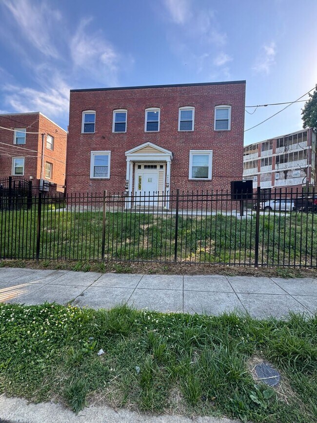 Building Photo - 3035 30th St SE