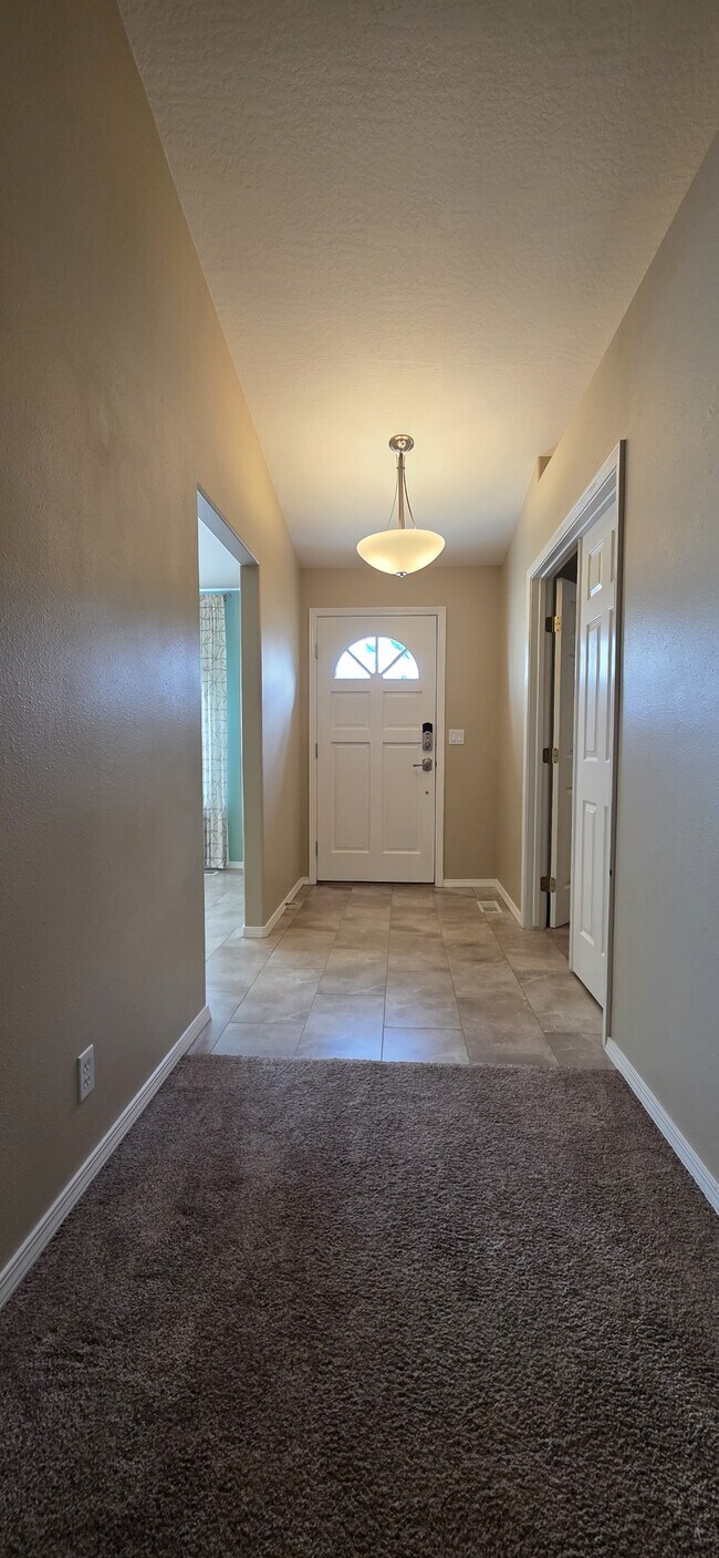 Building Photo - 1123 N Watson Way