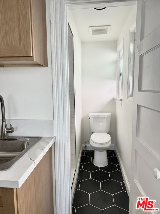 Building Photo - 44 Rose Ave