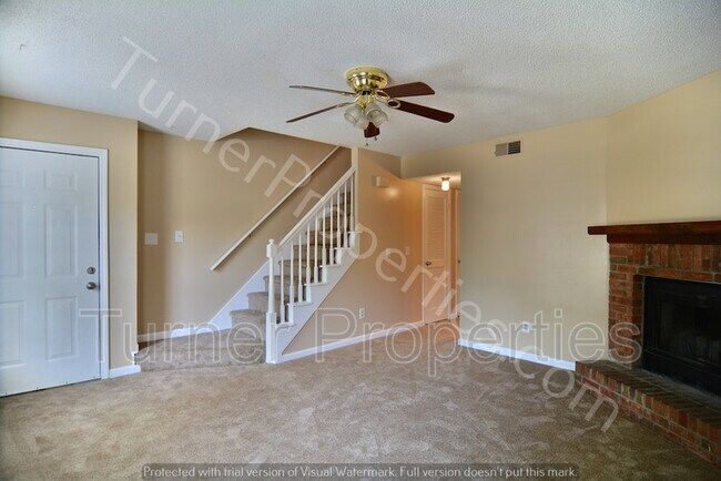 Building Photo - 121 Manorwood Ct