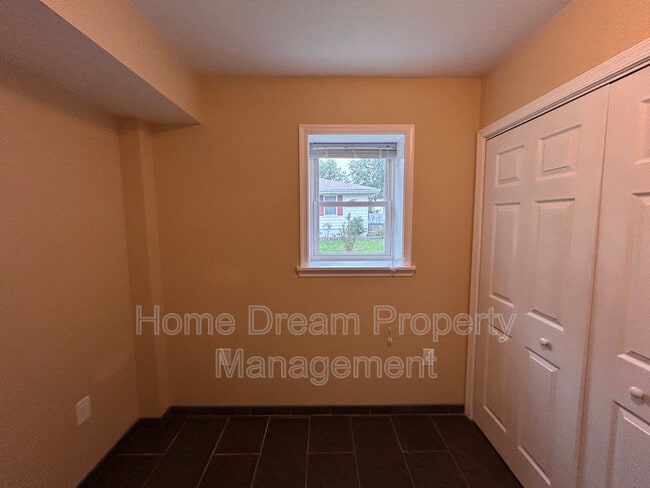 Building Photo - 836 Salem Dr