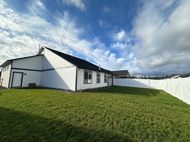 Building Photo - Brand New Rathdrum Home