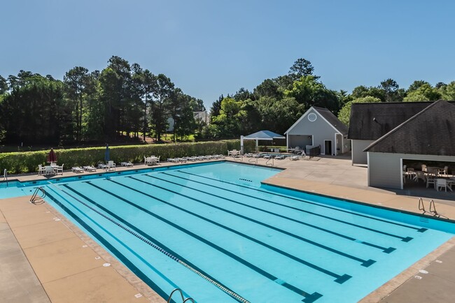 Building Photo - Spacious Single Family Home: Available July 10th