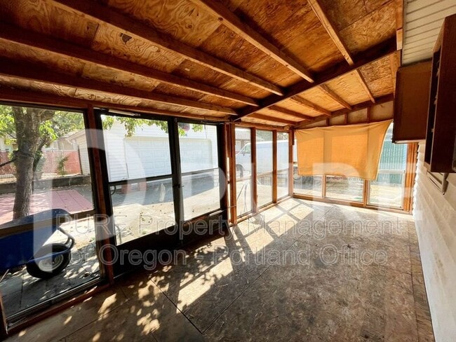 Building Photo - 8506 SE Mill St