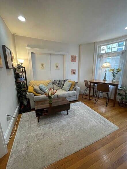 Building Photo - 1675 Beacon St