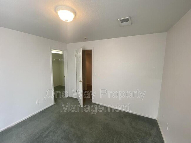 Building Photo - 5259 W 9th St Dr