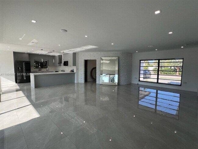 Building Photo - 2062 NE 121st Rd