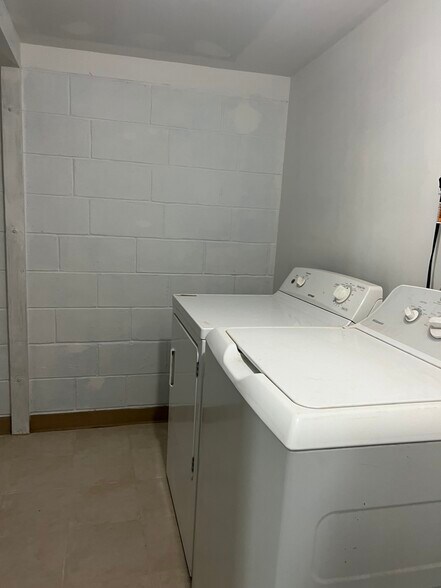 Building Photo - 54 Ashwood Ave