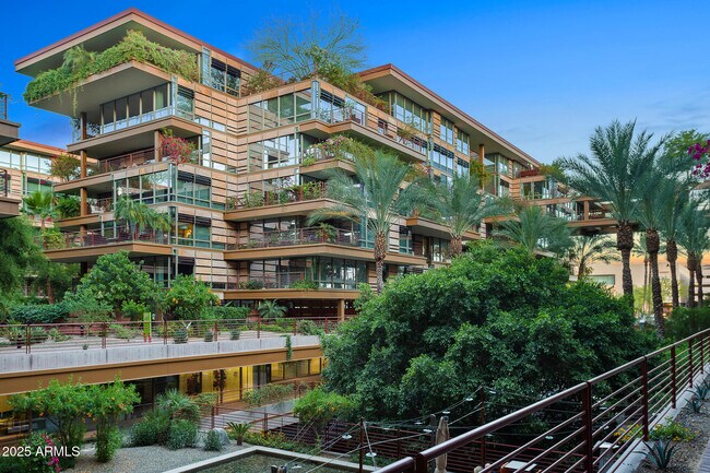 Building Photo - 7137 E Rancho Vista Dr