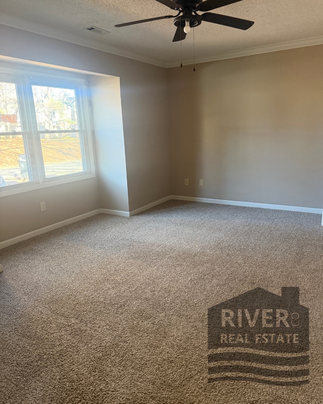 Building Photo - 212 Woodcastle Dr