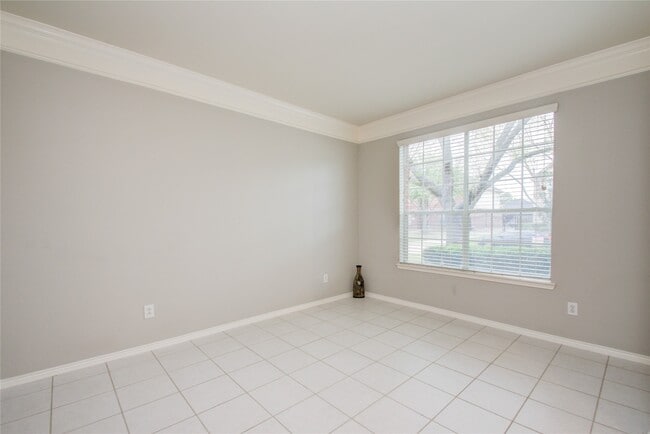 Building Photo - 411 Green Stone Ct