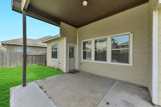 Building Photo - 16622 River Wood Ct