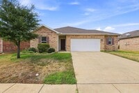 Building Photo - 405 Willow Creek Dr