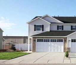 Building Photo - Beautiful 3 Bedroom House for Rent!