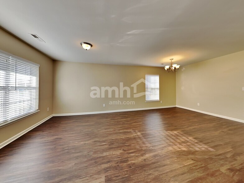 Building Photo - 213 Pine Hall Dr