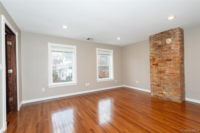 Building Photo - 204 Mill St