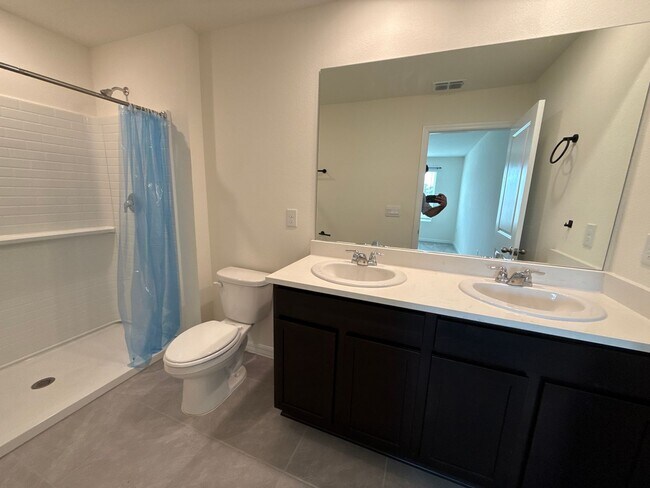 Building Photo - Beautiful Townhome Community Close to Ever...