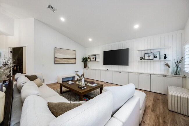 Building Photo - 76817 Manor Ln