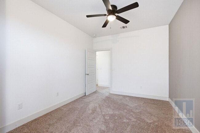 Building Photo - 5901 Rubicon Run