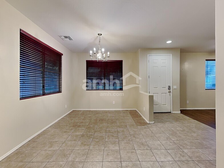 Building Photo - 3927 S Napa Ln