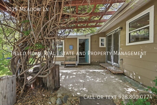 Building Photo - 3015 Meadow Ln