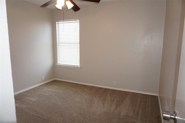 Building Photo - 7020 Glenshire Dr