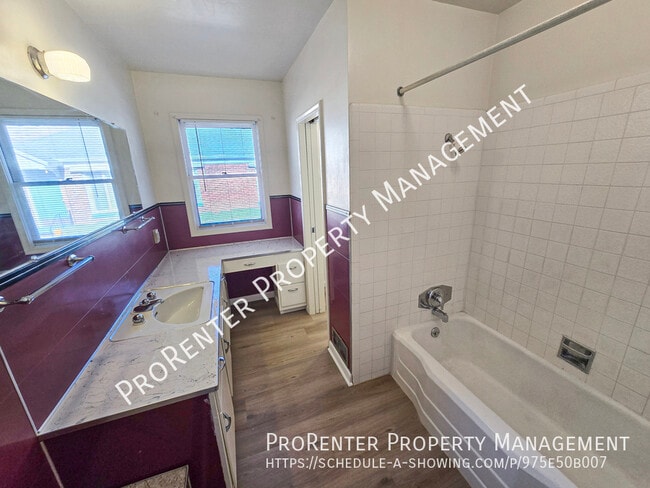 Building Photo - 2338 Van Buren Ave