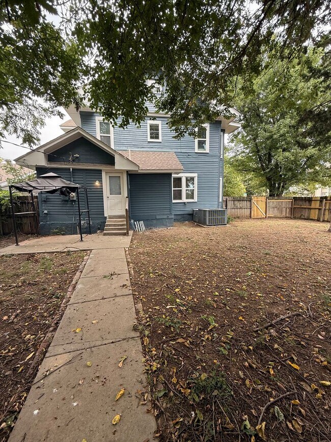 Building Photo - Remodeled Charmer in the Urban Core – Fres...