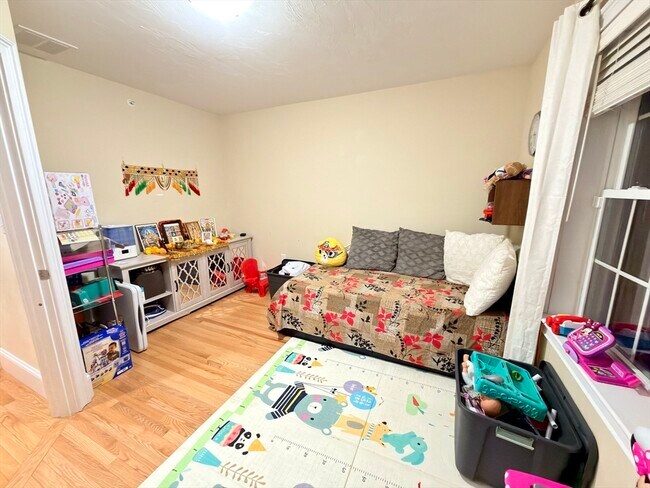 Building Photo - 143 Broad St