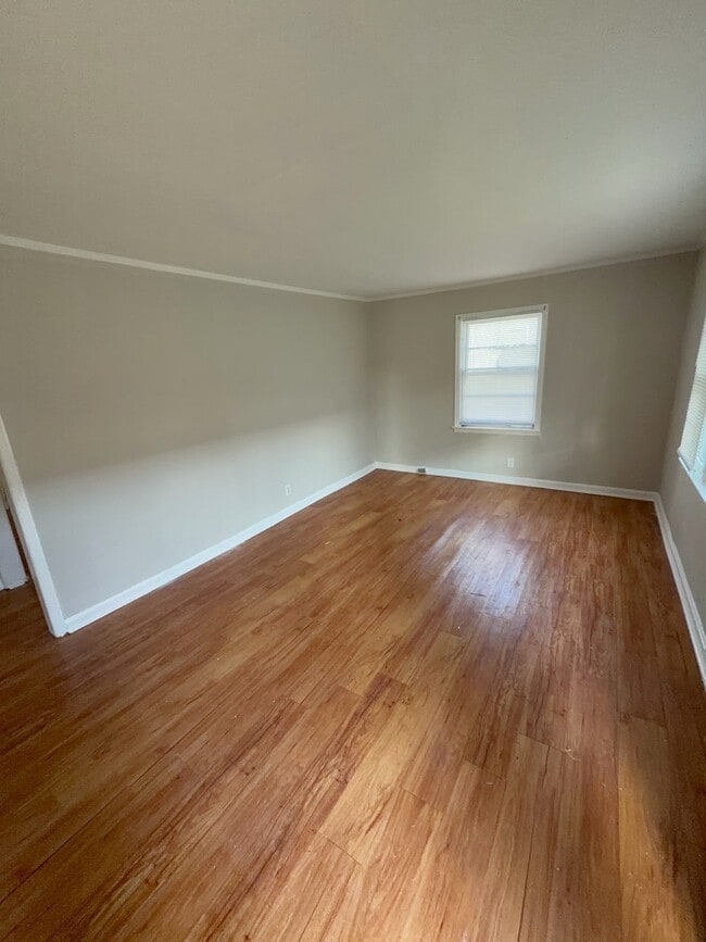 Building Photo - 1613 Dorchester Ave