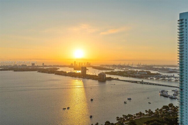 Building Photo - 2020 N Bayshore Dr