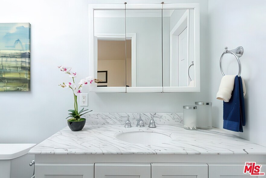 Building Photo - 922 16th St