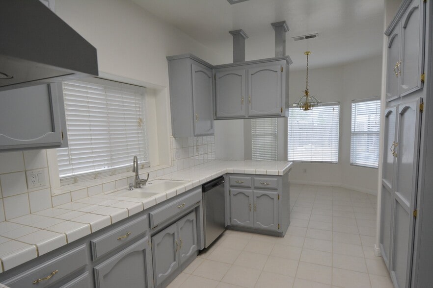 Building Photo - 5115 Snowdrift Ct