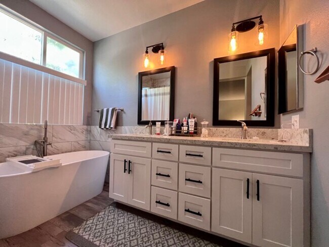 Building Photo - Beautifully upgraded 4 bedroom Murrieta home!