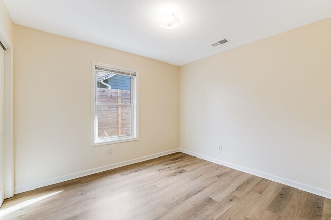 Building Photo - Newly-Updated 3-Bedroom Home in West Ashev...