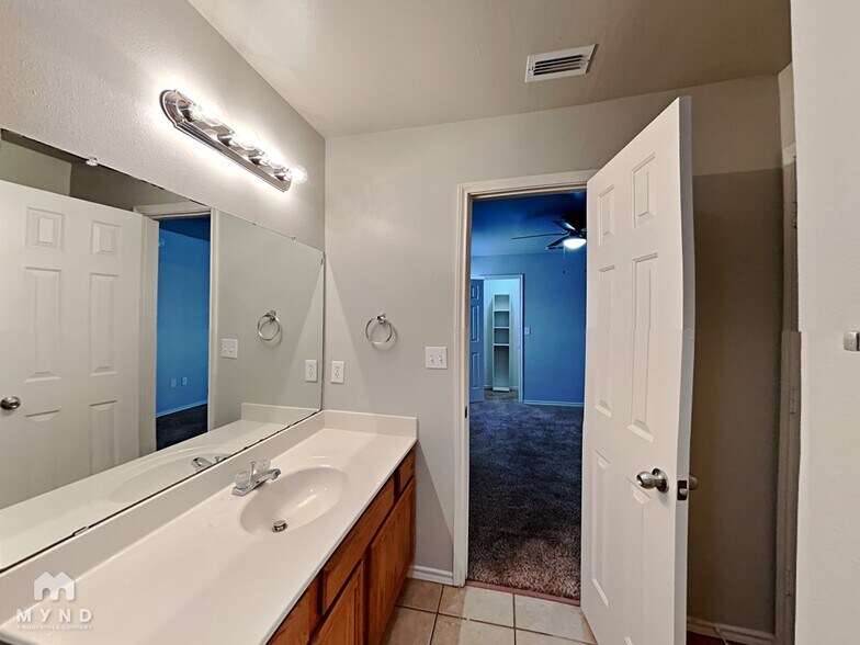 Building Photo - 524 N Brentwood Ave